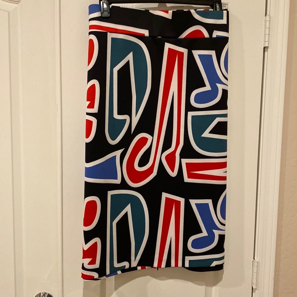 SALE!! CLEARING CLOSET SALE!! Eloquii Neoprene Pencil Skirt in Bold Print